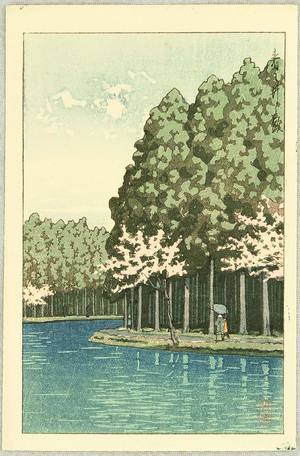 川瀬巴水: Cherry Blossoms and Evergreen Forest - Artelino