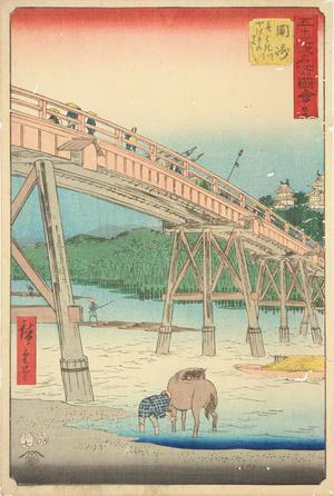 歌川広重: Yahagi Bridge on the Yahagi River near Okazaki, no. 39 from the series Pictures of the Famous Places on the Fifty-three Stations (Vertical Tokaido) - ウィスコンシン大学マディソン校
