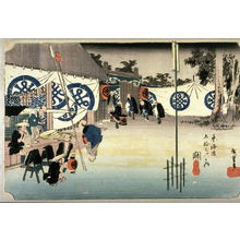 Utagawa Hiroshige: Early Departure from the Main Camp at Seki (Seki honjin hayadachi), no. 48 from the series Fifty-three Stations of the Tokaido (Tokaido gosantsugi no uchi) - Legion of Honor