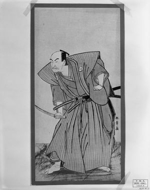 勝川春章: Actor Ichikawa Danzô WEARING A GREY KIMONO AND HOLDING A DRAWN SHORT SWORD - ハーバード大学