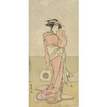 Katsukawa Shunsho: Actor Iwai Hanshirô 4th AS A WOMAN WEARING A PINK KIMONO AND HOLDING A FAN, Edo period, 1776 - Harvard Art Museum