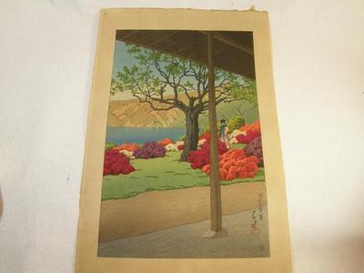 Kawase Hasui: Bijin in an Azalea Garden — つつじ庭にあそぶ美人 - Japanese Art Open Database