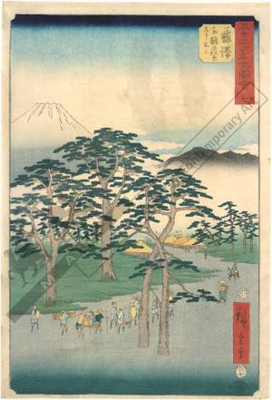 歌川広重: Print 7: Fujisawa, The Nango pine grove with Mount Fuji to the left (Station 6) - Austrian Museum of Applied Arts